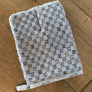 Norwex Bathroom Scrub Mitt